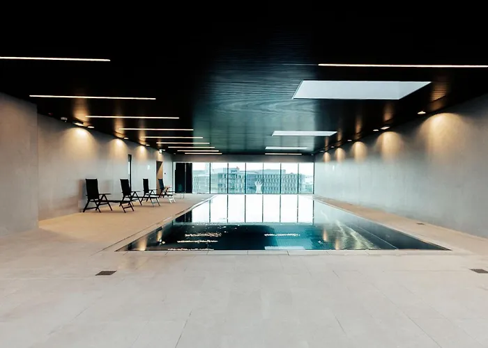 Luxurious City Retreat Balcony & Pool Access