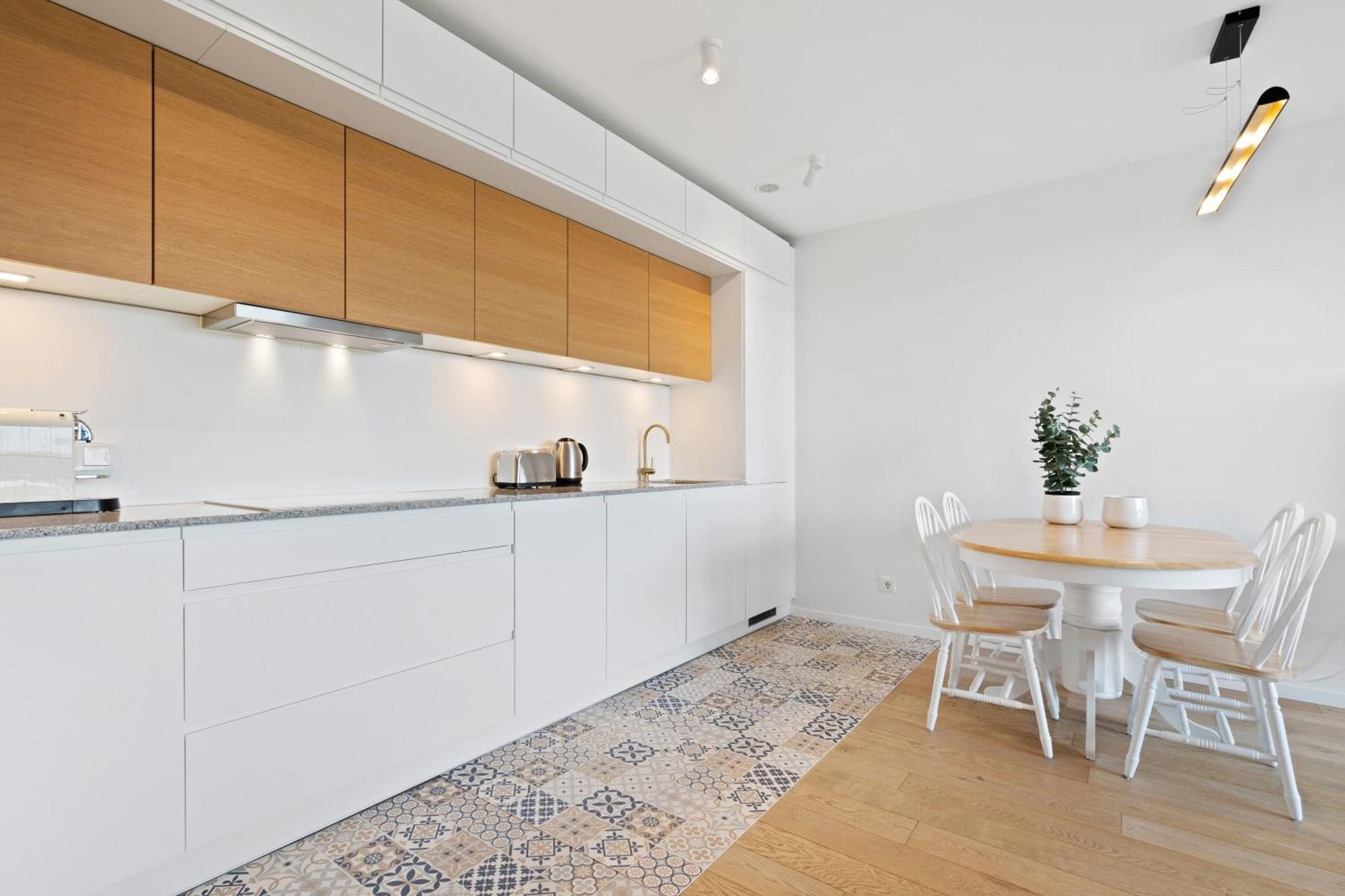 Luxurious Retreat Balcony & Pool Access * Luxembourg