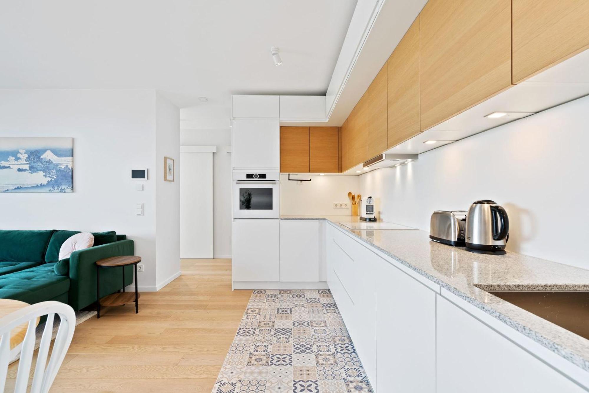 Luxurious Retreat Balcony & Pool Access Luxembourg